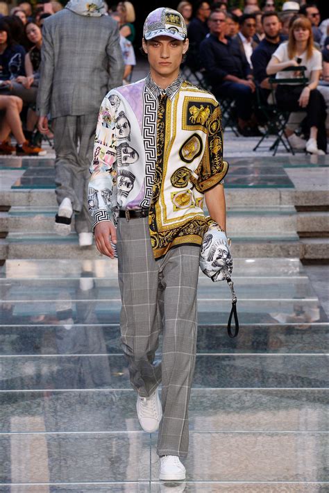 sfilata versace uomo 2018|versace spring collection.